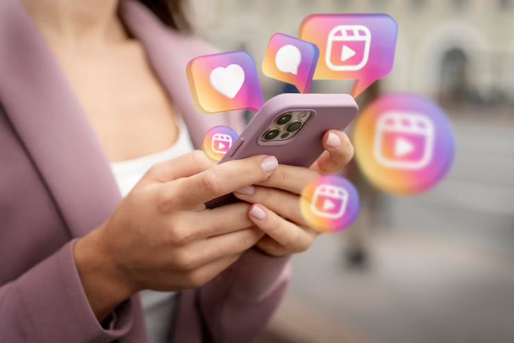 Icons do Instagram saindo de um celular